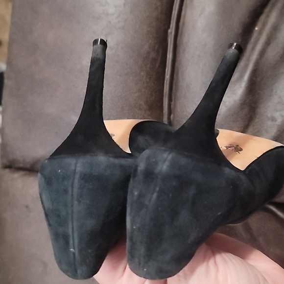 Vince Camuto vc signature Black suede Gold toe Stiletto Heels pumps 6.5 - Picture 6 of 6